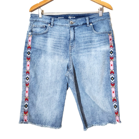 Style & Co Womens 12 Denim Shorts Bermuda Embroidered Distressed Jean Stretch - Picture 1 of 10